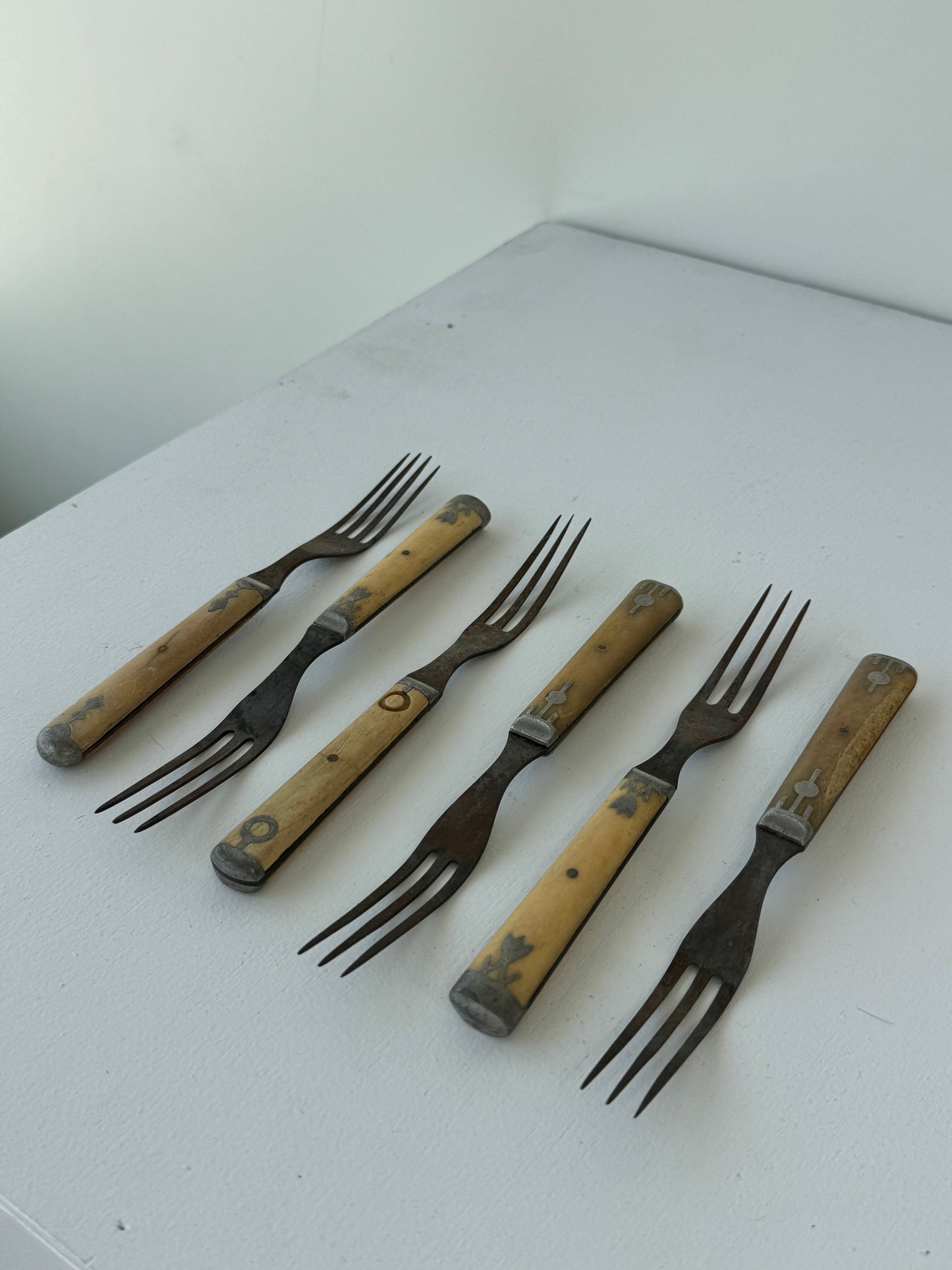 Early American Bone Cutlery