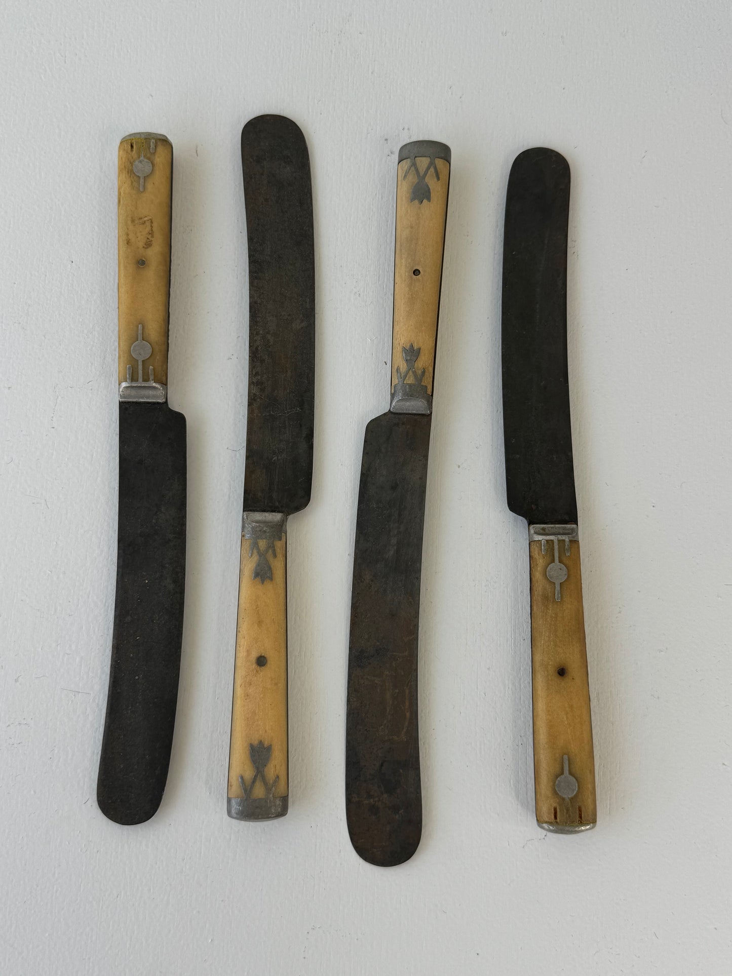 Early American Bone Cutlery